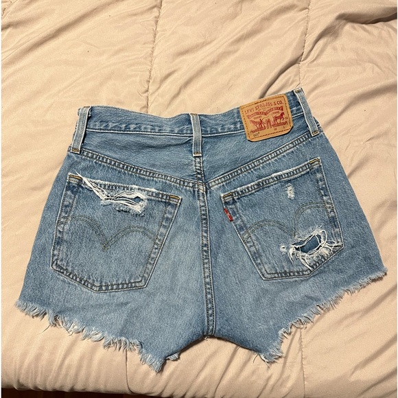 Levi Shorts - Picture 2 of 2